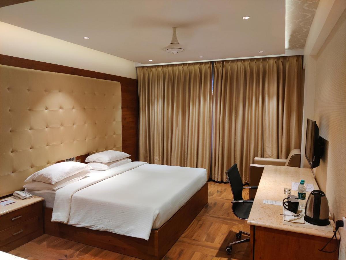 White Lotus Hotel Udupi Exteriör bild